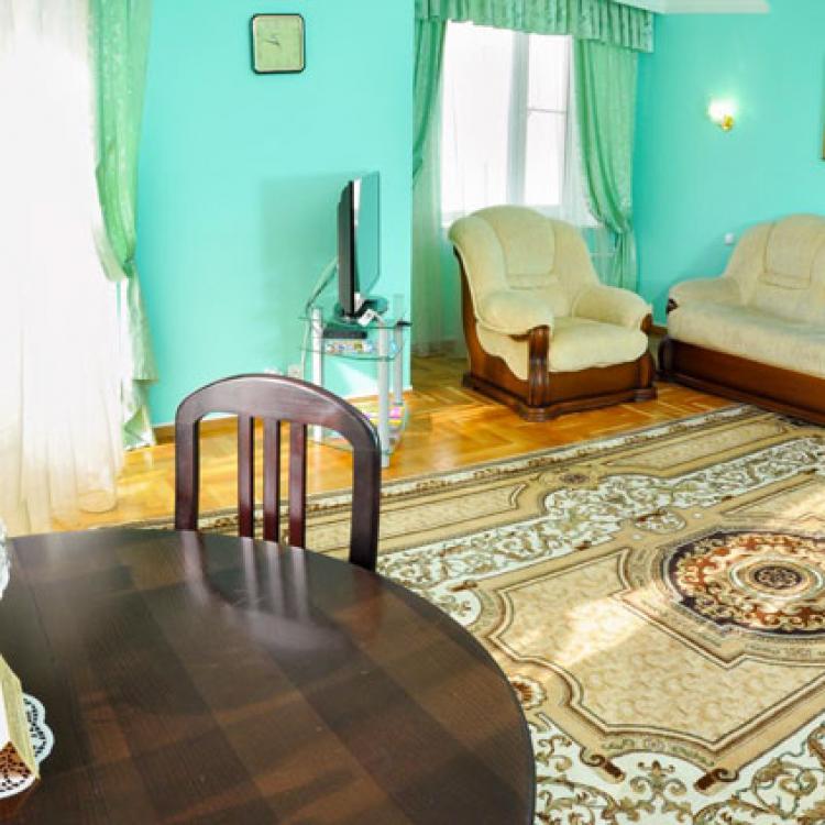 Интерьер гостиной 2 местный 2 комнатный Люкс с балконом, Люкс-корпус в санатории Кругозор. Кисловодск