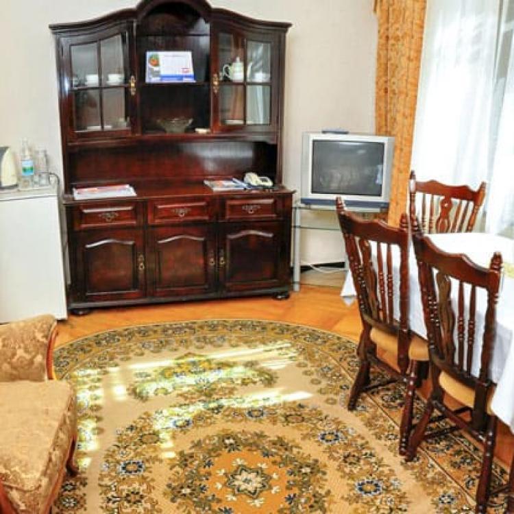 Интерьер гостиной 2 местного 2 комнатного Стандарта Коттедж 4 санатория Кругозор в Кисловодске