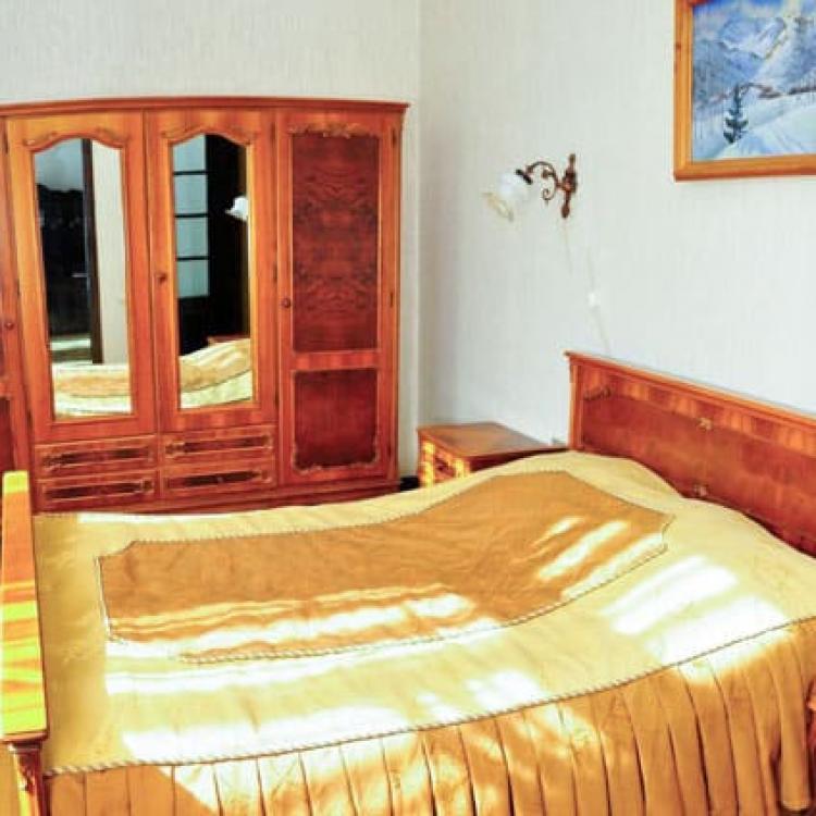 Интерьер спальни 2 местного 2 комнатного Стандарта Коттедж 4 санатория Кругозор в Кисловодске