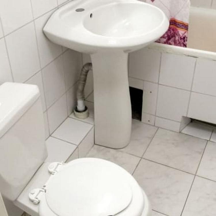 Совмещенный санузел в 2 местном 1 комнатном Экономе, Коттедж 1 санатория Кругозор. Кисловодск