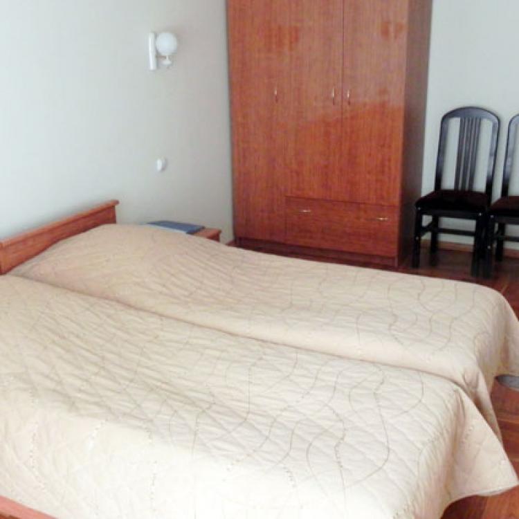 Спальня в 2 местном 2 комнатном Люксе, Люкс-корпус 1 этаж санатория Кругозор в Кисловодске